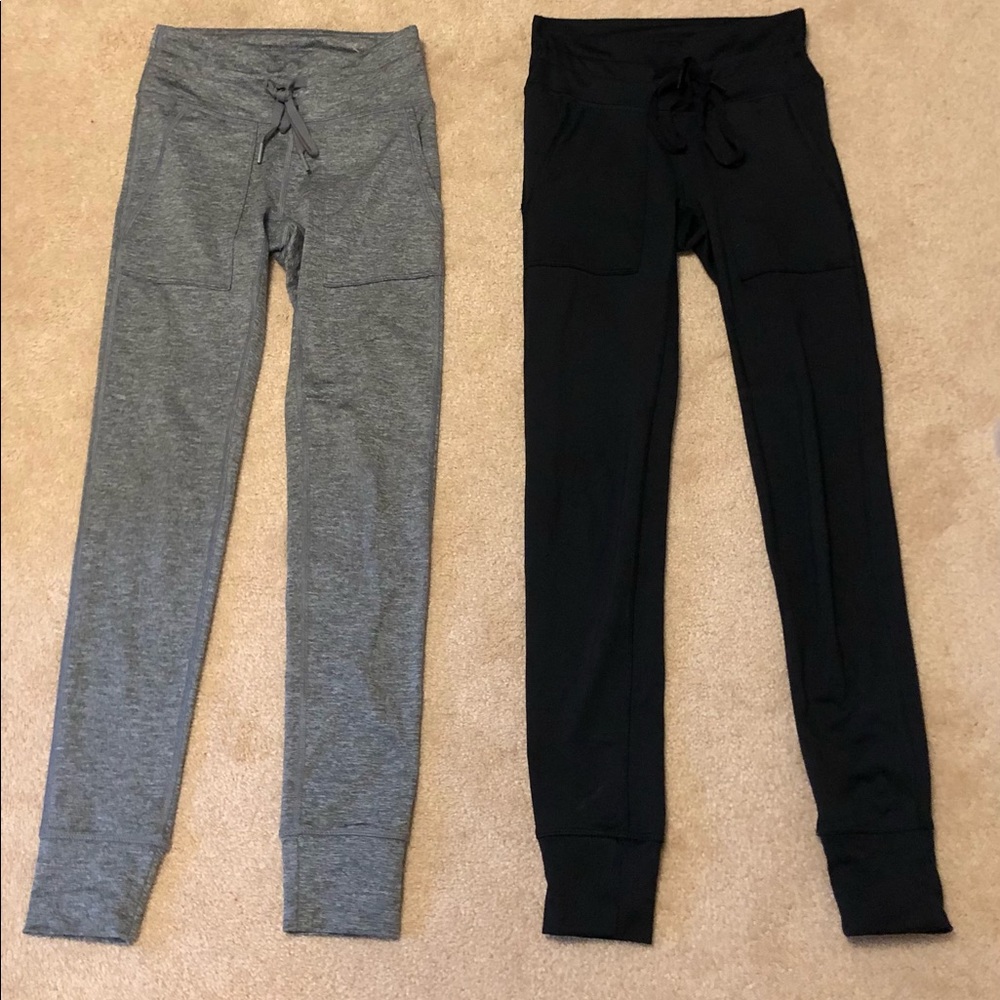 Black and Gray Aerie Leggings/Joggers